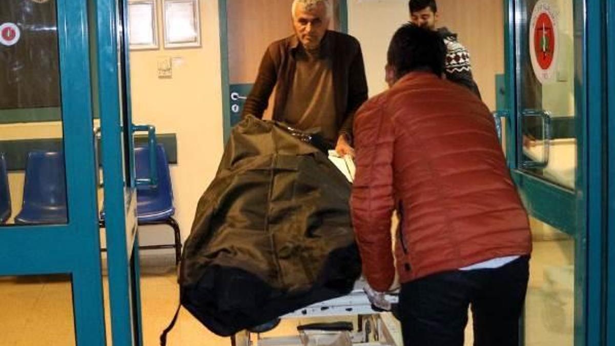 Eşini başına çekiçle vurarak öldürdü