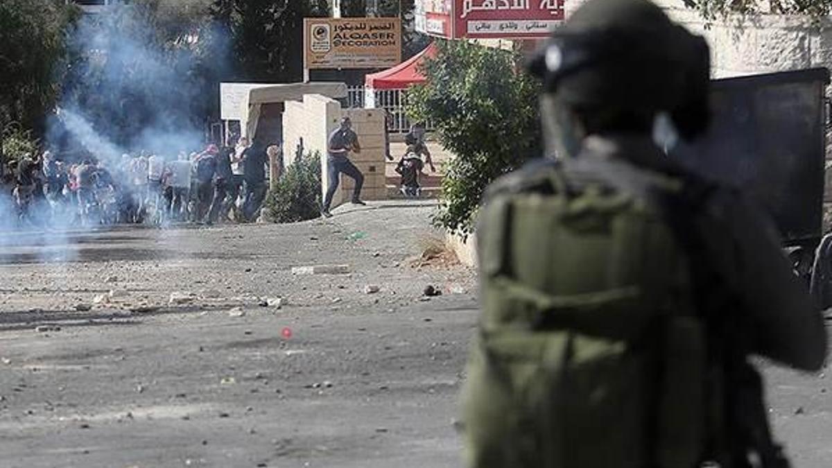 İsrail askerleri AA kameramanını yaraladı