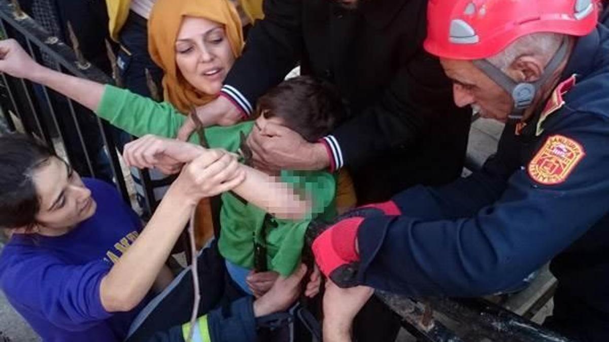 Şanlıurfa'da 12 yaşındaki çocuğun koluna demir saplandı