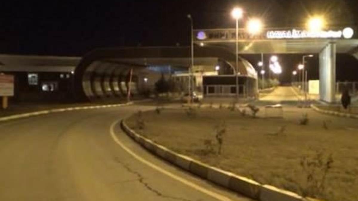 Batman Havalimanı'na 2 havan topu düştü