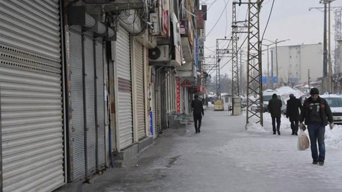 Hakkari ve ilçelerinde kepenkler açılmadı