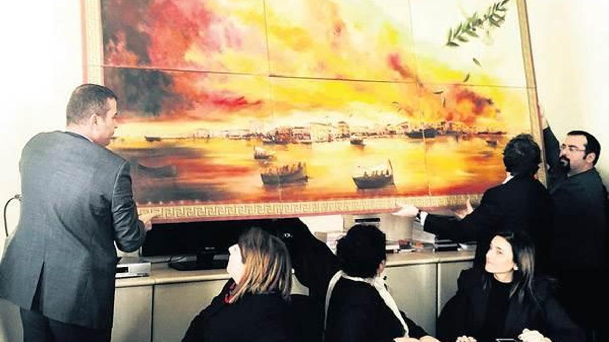 5 metrelik İzmir yangını tablosu Patriğin başına düşüyordu