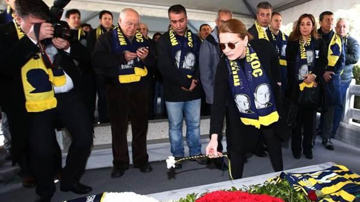 Caroline Koç, Mustafa Koç'u Sevgililer Günü'nde yalnız bırakmadı