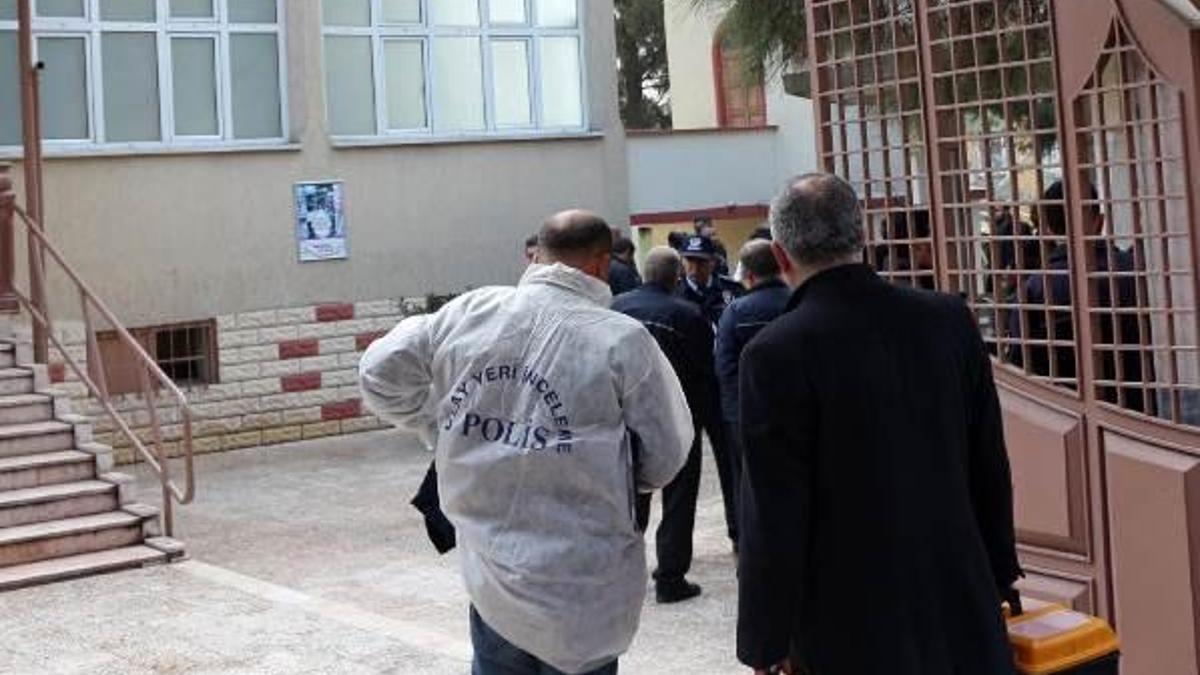 Cami tuvaletinde aşırı dozda uyuşturucudan öldü