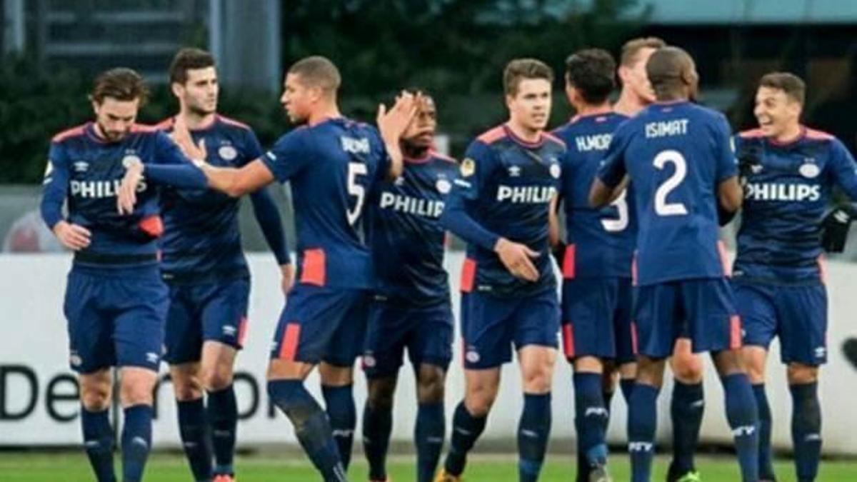 PSV zirveyi bırakmıyor
