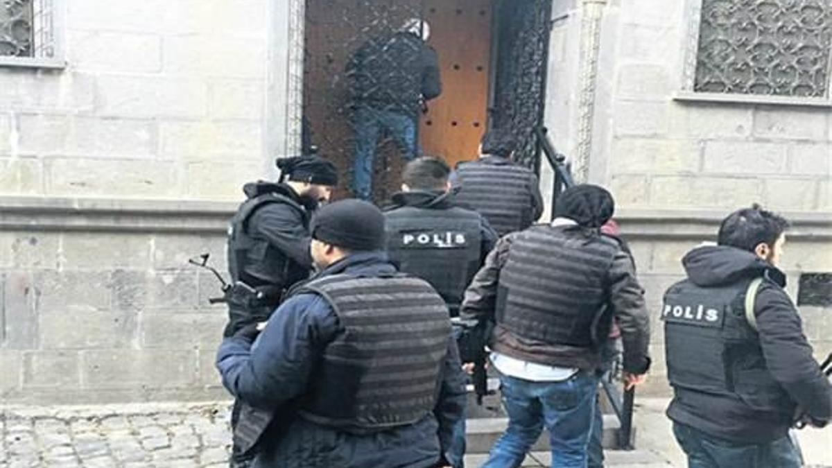 İstanbul'da 3 ilçedeki HDP binasında arama yapılıyor