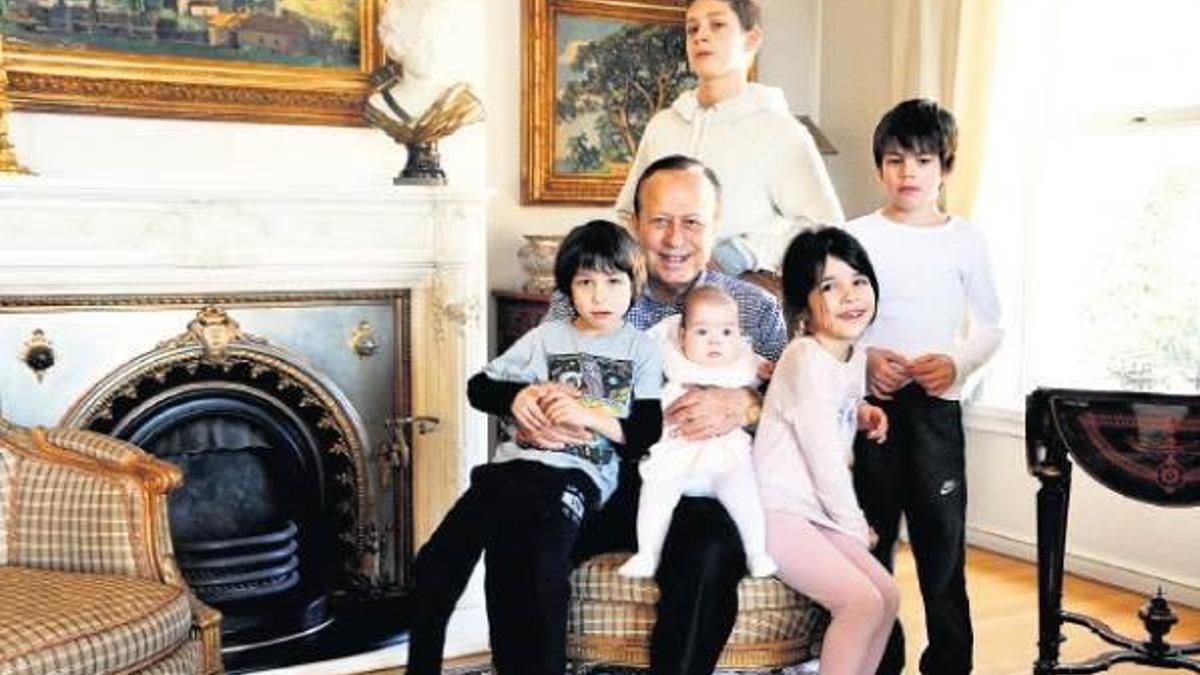 5 torunla 75. yaş kutlaması