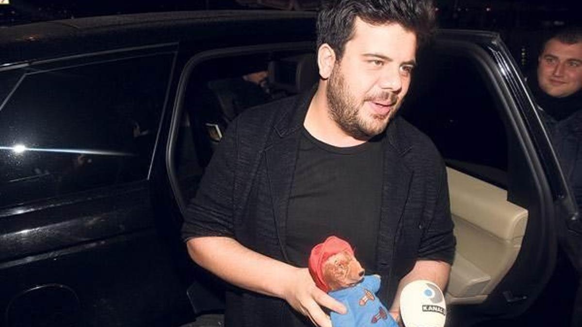 'Yalnızım, bu da ayım'