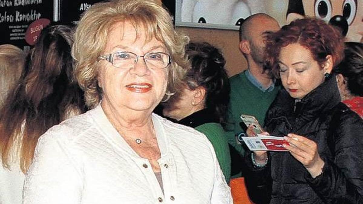 Sunay Akın’a destek