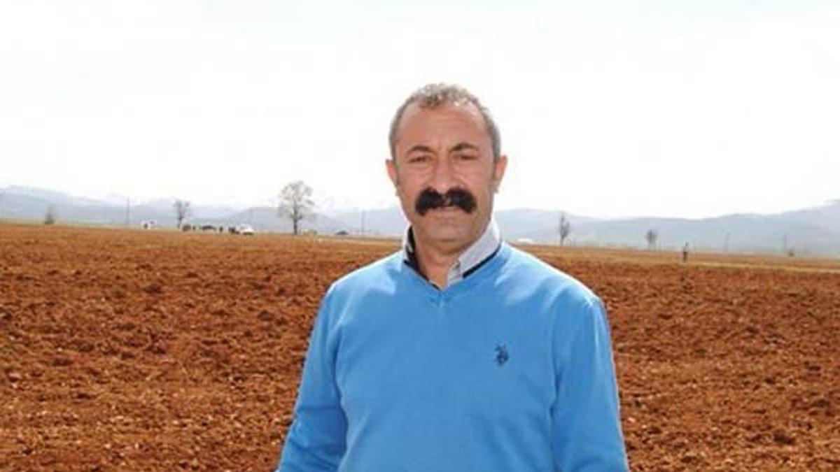 Komünist başkan belediyenin gelir ve giderini kapıya astı