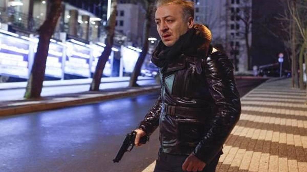 Paramparça 55. bölüm fragmanında Özkan'ın başı belada!-izle