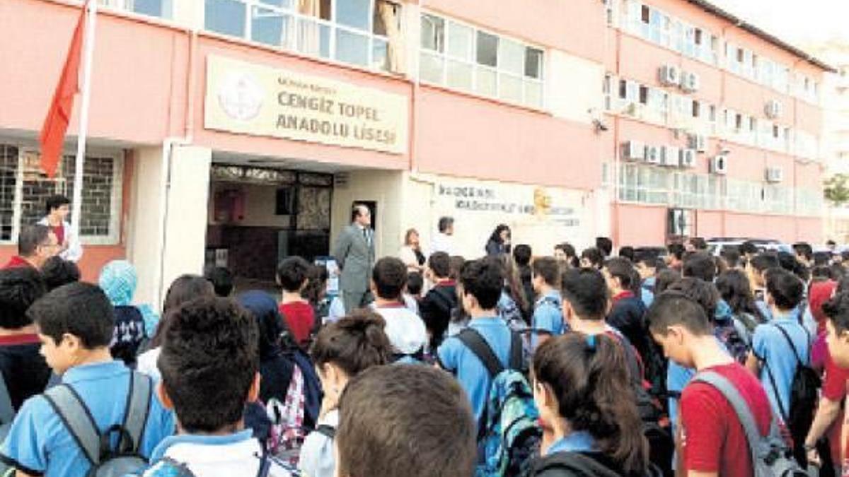 Müdür yardımcısından öğrenciye: Bu bacaklarla otobana çık!