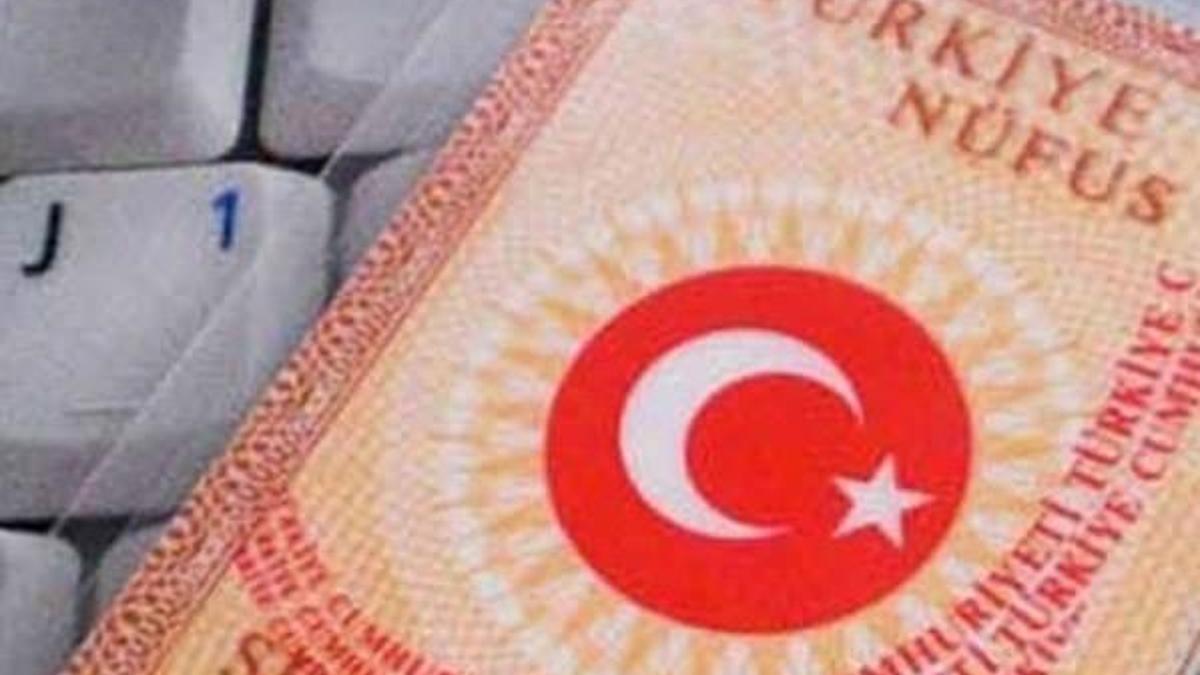 Evli kadınlar sadece bekarlık soyadını kullanabilecek