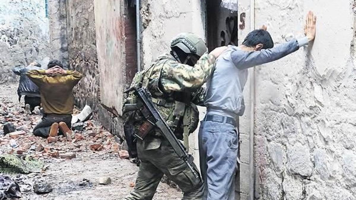 ‘Devlet öldürmüyor siz de teslim olun!’
