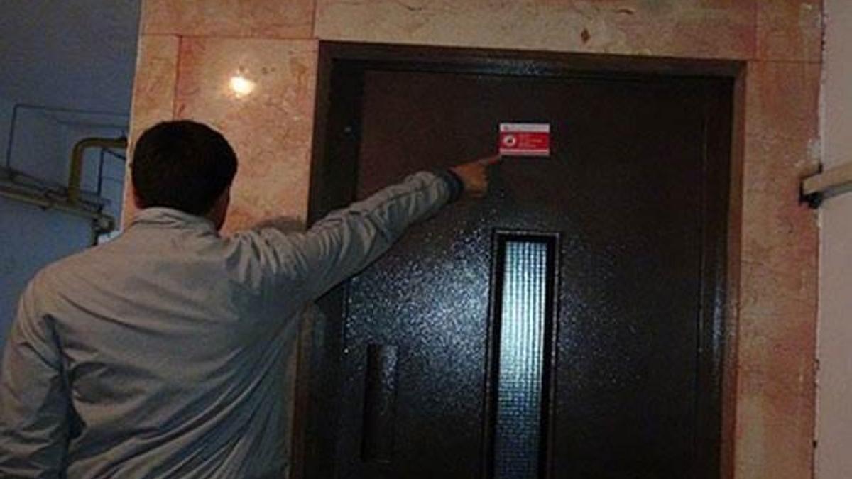 Asansörde kırmızı etikete dikkat