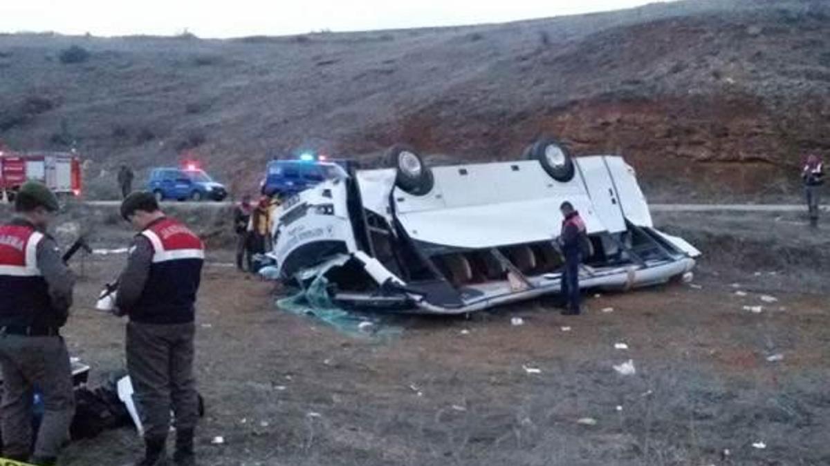 Sporcuları taşıyan araç kaza yaptı: 2 ölü, 11 yaralı!