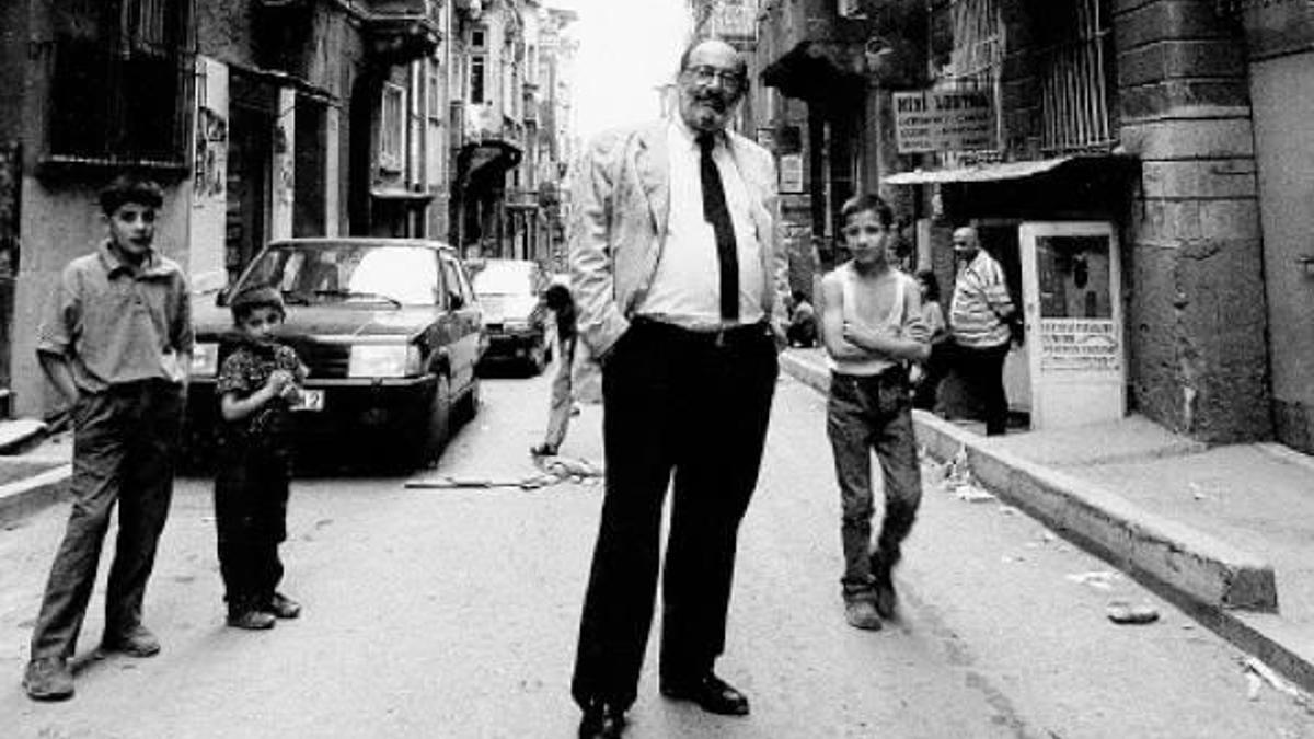 Romanlarıyla Orta Çağ’ı sevdiren adam Umberto Eco