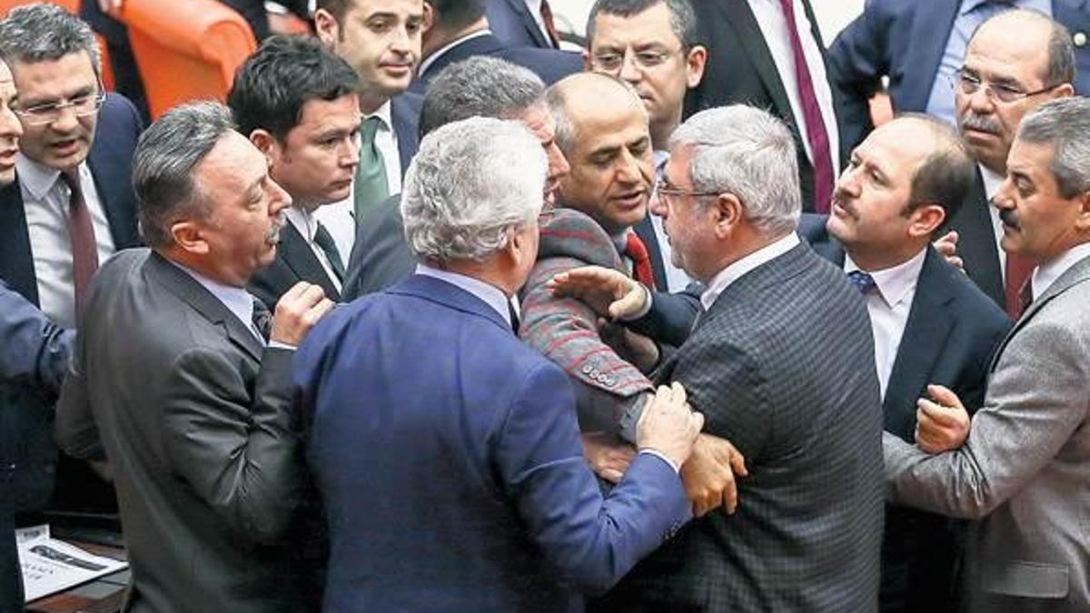 Meclis karıştı: ‘Bu yargıya balans’