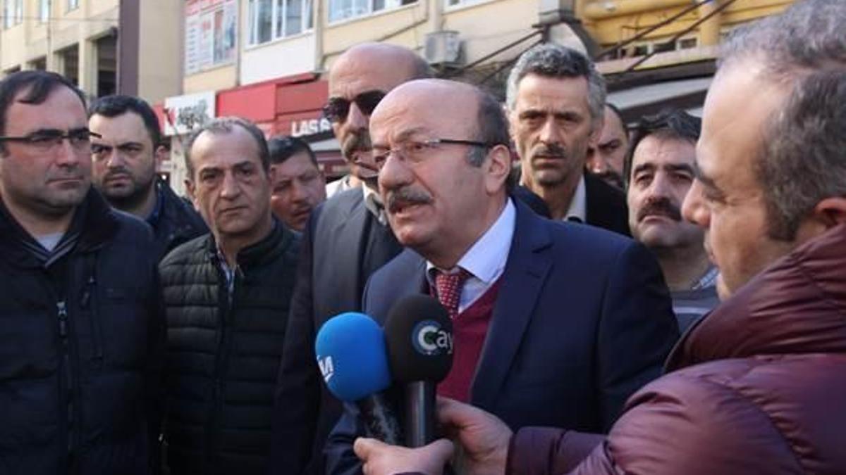 Rize'de Mehmet Bekaroğlu lokantaya alınmadı