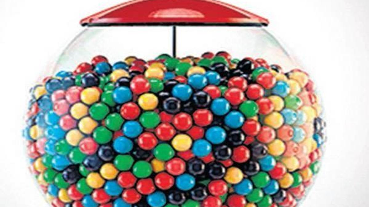 Dükkanda 4 şeker yiyen polise ihraç!