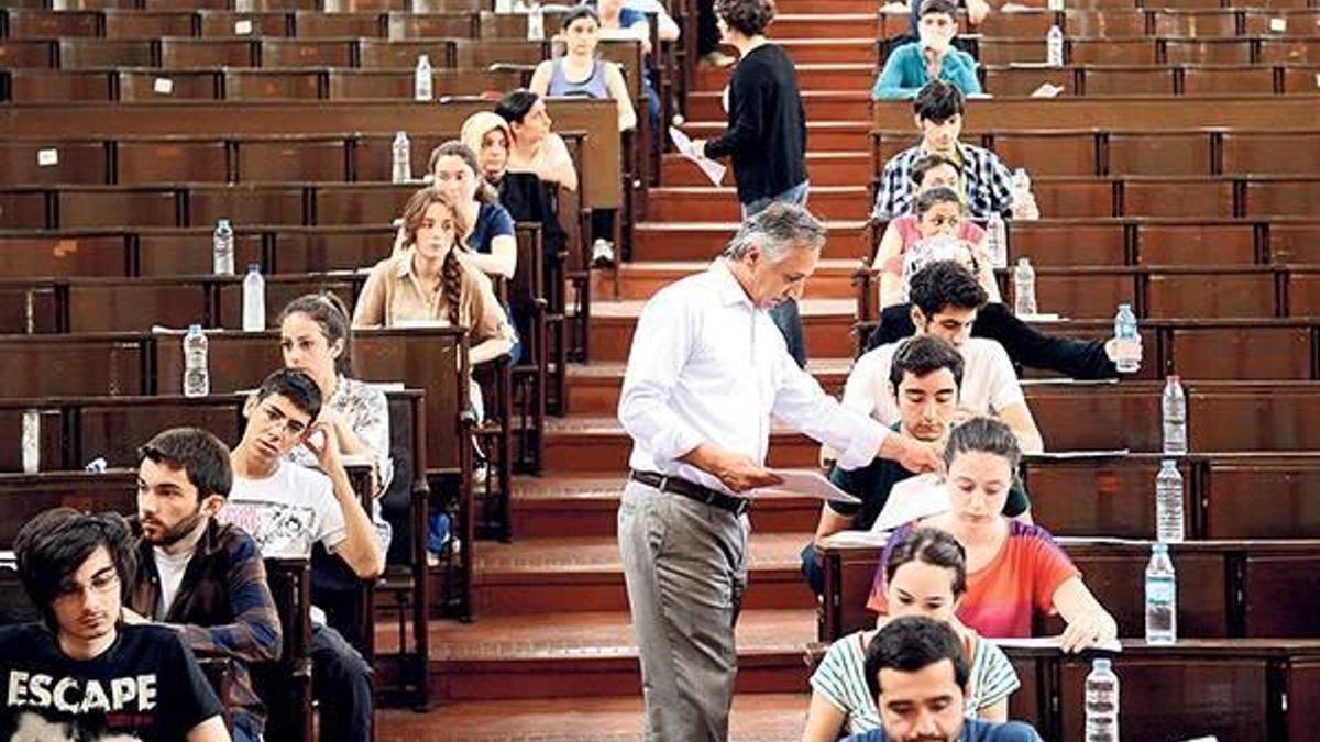 ‘Sınav bitti’den sonra kalem oynatan yanar!