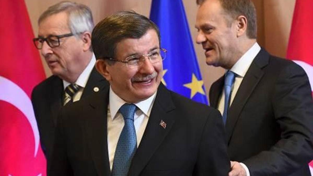 Hague: AB Türkiye'ye ortak üyelik vermeli