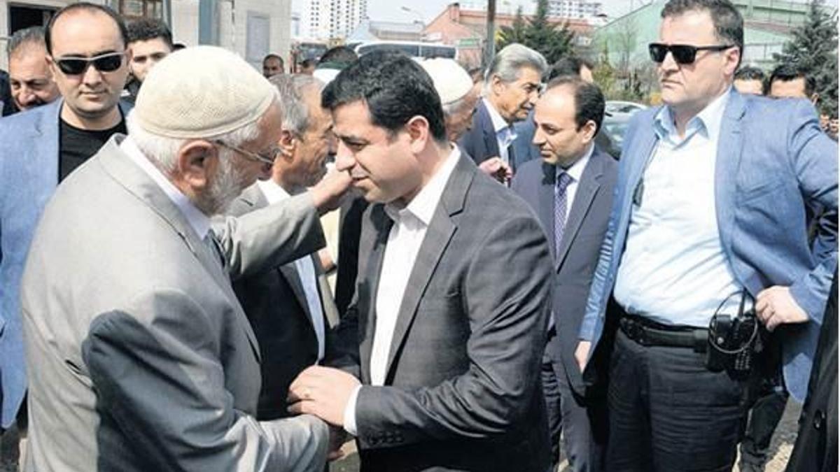 ‘Silahları almanın yolu müzakeredir’