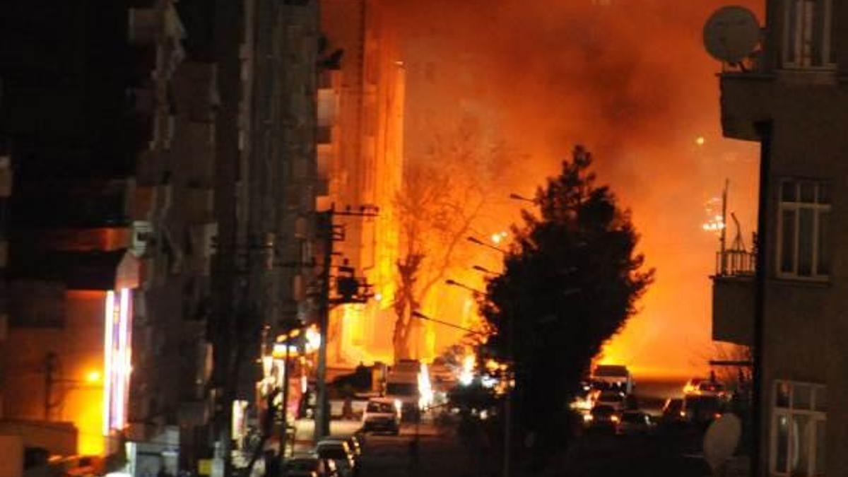 Diyarbakır'da YPS'liler sokaklara indi