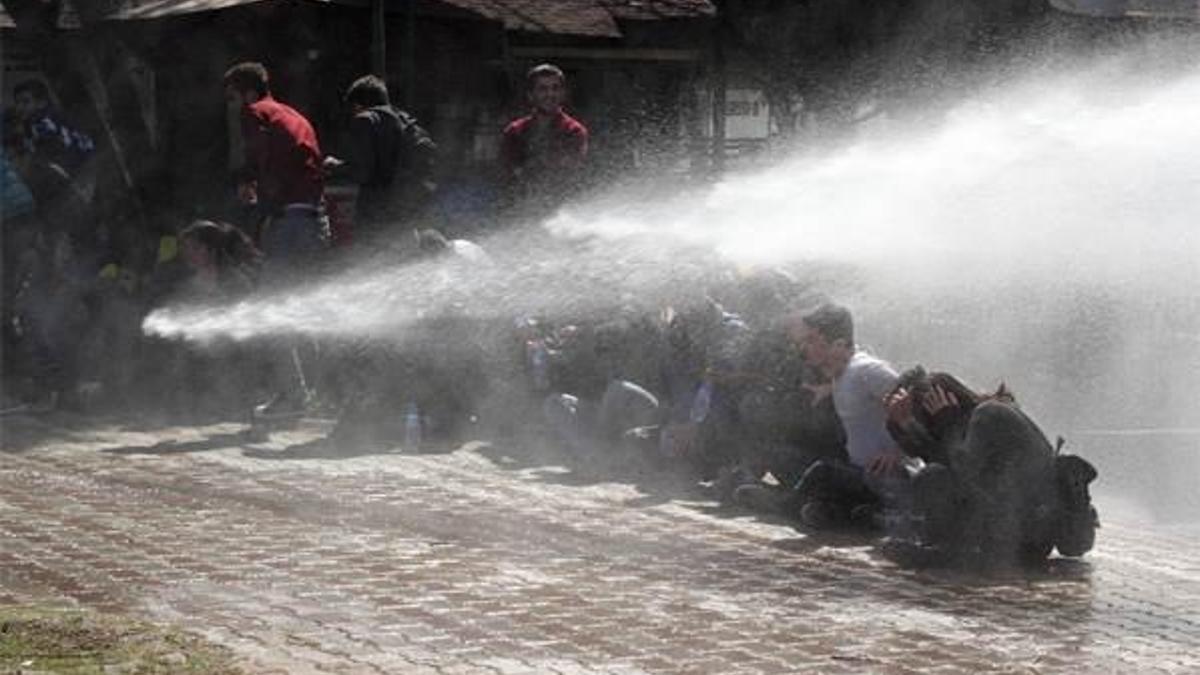 Antalya'da izinsiz nevruza TOMA'lı müdahale