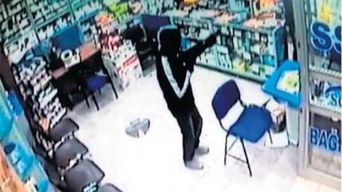 Eczane soyguncuları polisle çatıştı