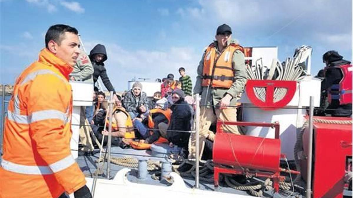 Kaçak teknesi battı: 1 ölü