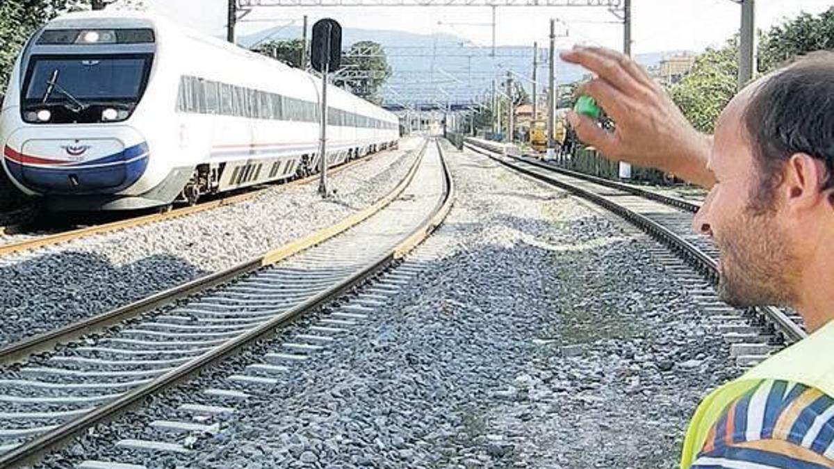 Uçak ve hızlı tren yolcuları arttı...