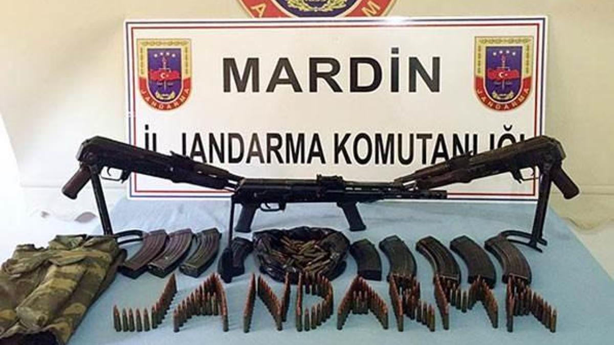 Derik’te uzun namlulu silah ve patlayıcı ele geçirildi