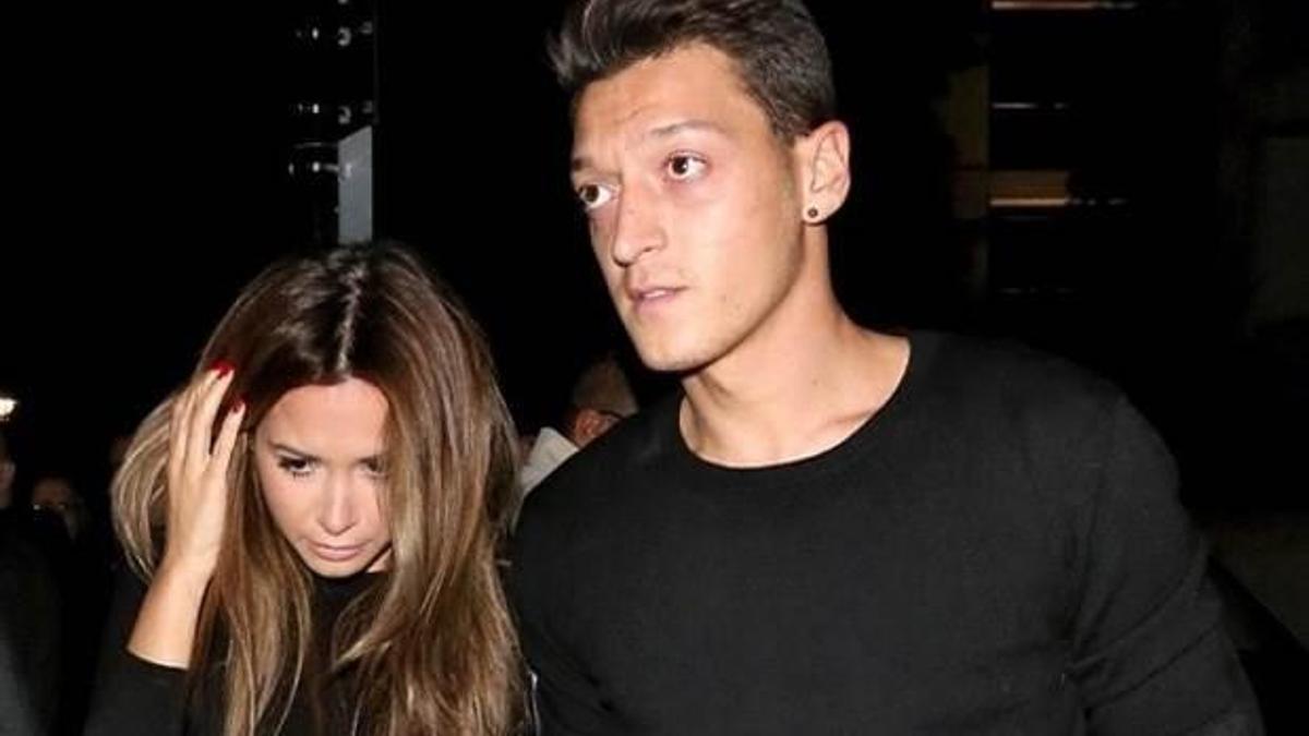 Mesut Özil, ve sevgilisi Mandy ayrıldı