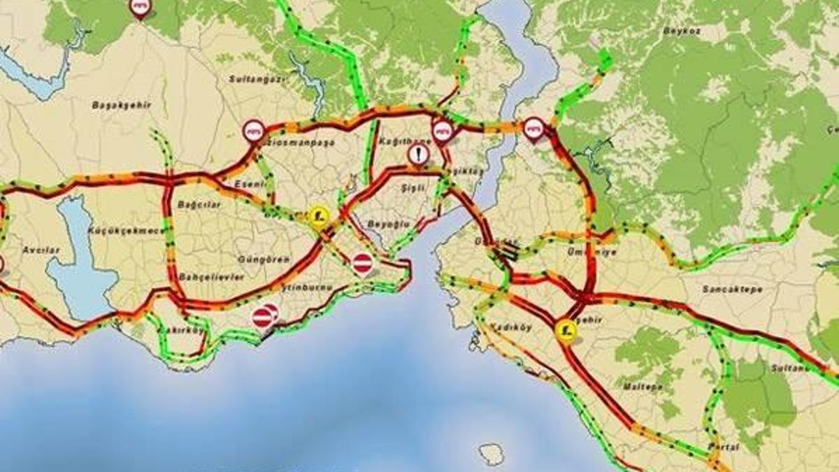 İstanbul'da yağmur trafiği felç etti