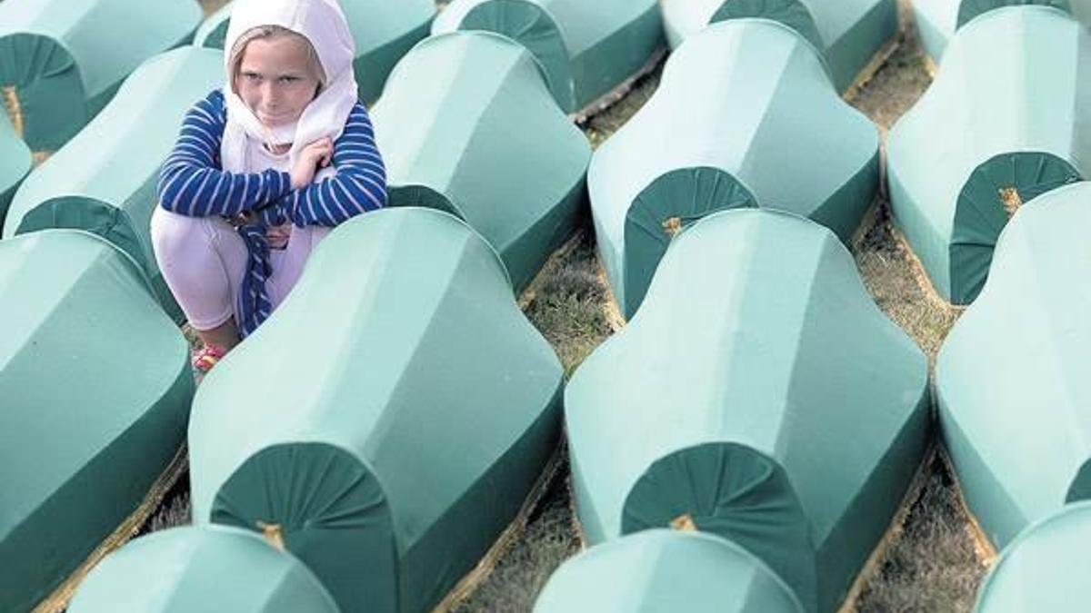 Srebrenitsa soykırım Karadziç’e 40 yıl