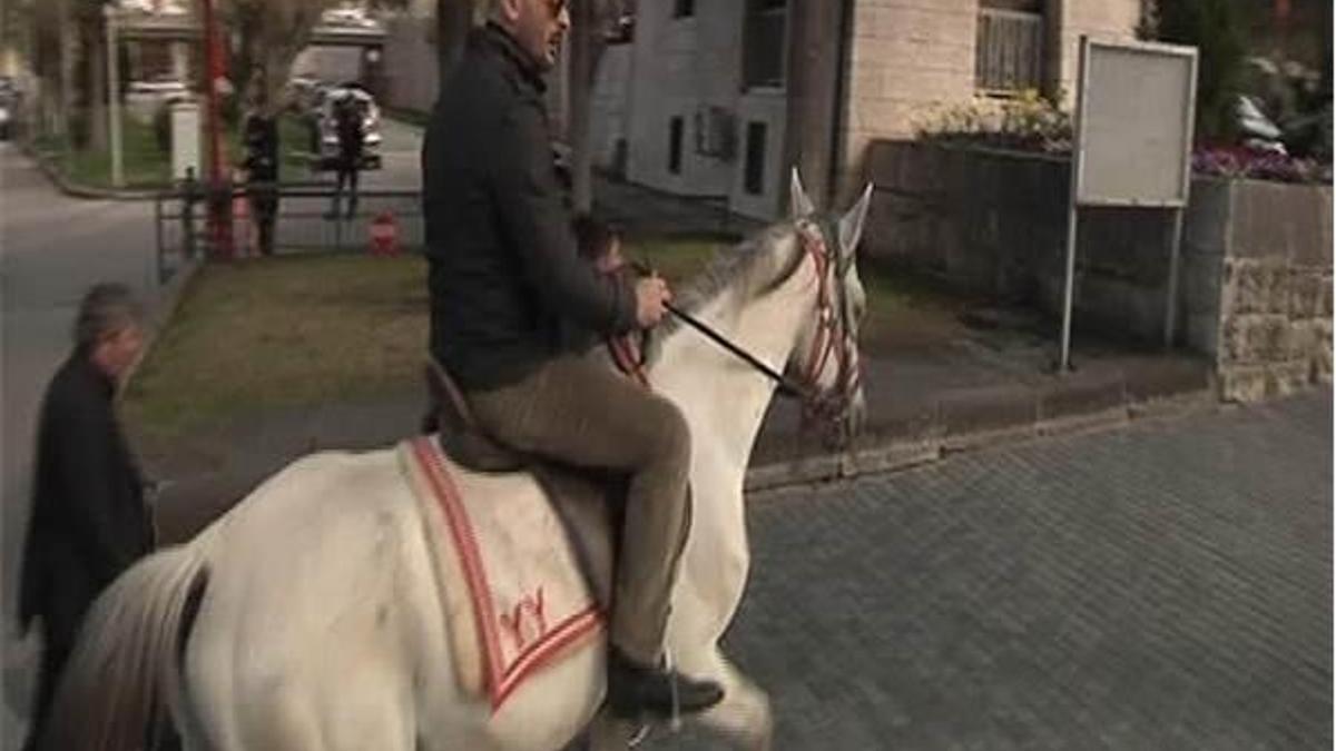 Meclis önünde ’atlı eylem’