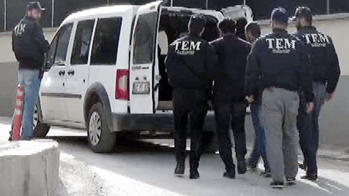 Aranan PKK’lılar sahte kimlikle yakalandı