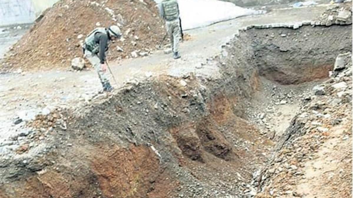 Tankın sığacağı hendek kazmışlar!