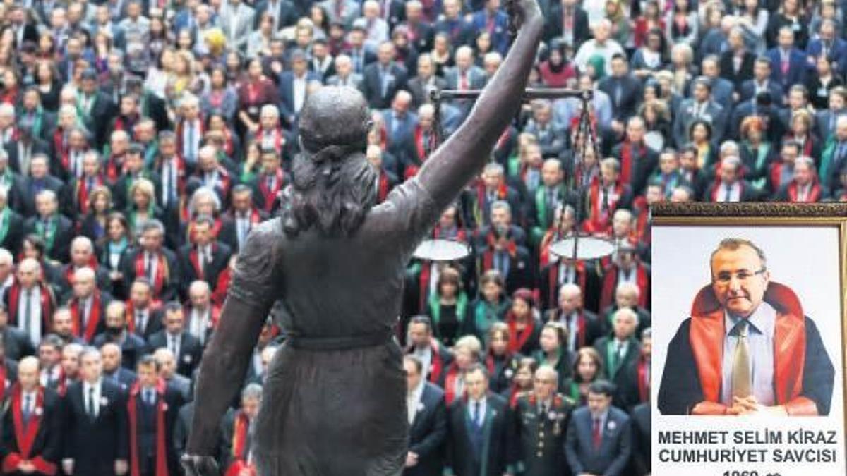 Şehit Savcı adliyede anıldı