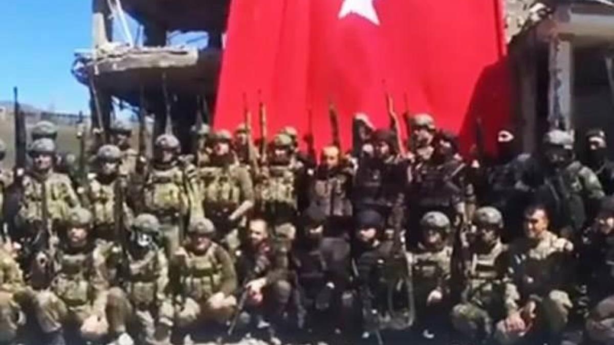 Özel Harekat'tan Yüksekova'da marş