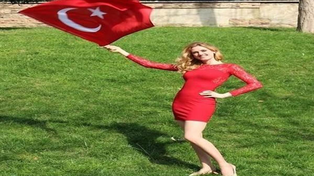 Wilma Elles kimdir?