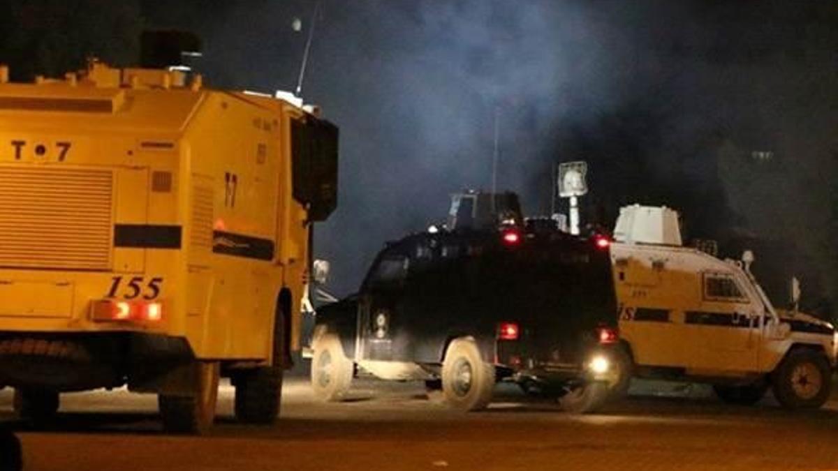 Van'da zırhlı polis araçlarına saldırı