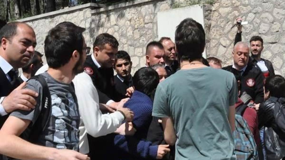 Anadolu Üniversitesi karıştı
