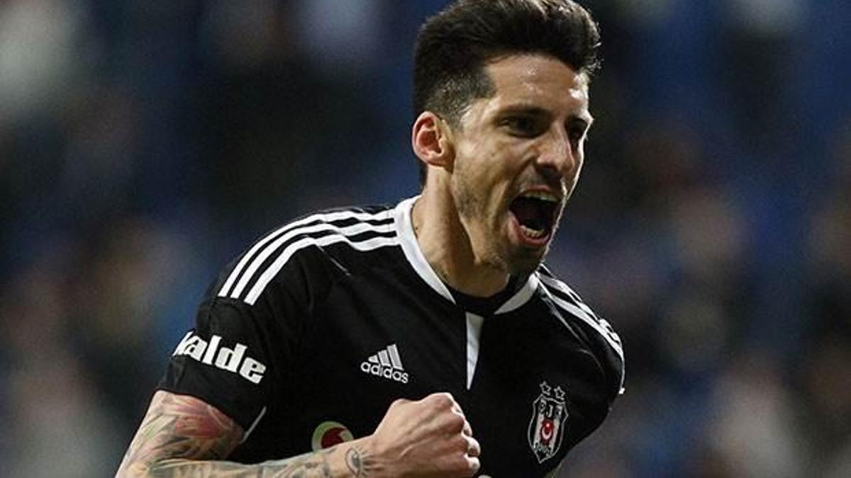 Estudiantes Sosa'nın peşinde!