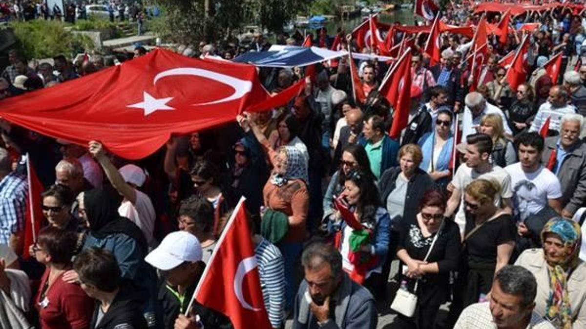 Edremit'in şehidini yaklaşık 8 bin kişi uğurladı