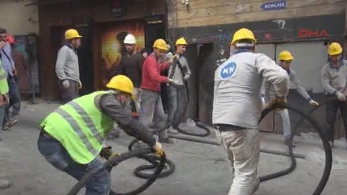 Emek Sineması'nda yangın paniği