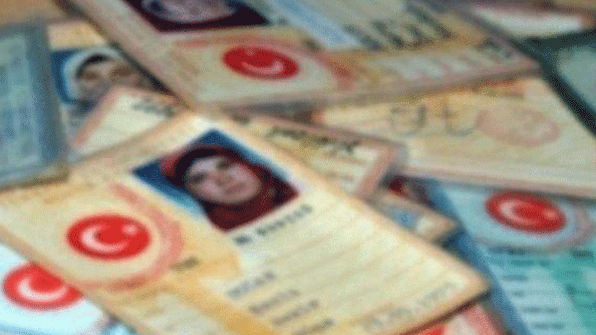 İki şok iddia! Kimlik bilgilerini kim sızdırdı?