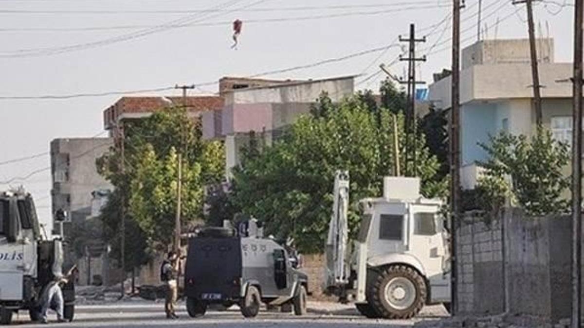 Nusaybin'de zırhlı araca roketatarlı saldırı; 4 asker yaralandı