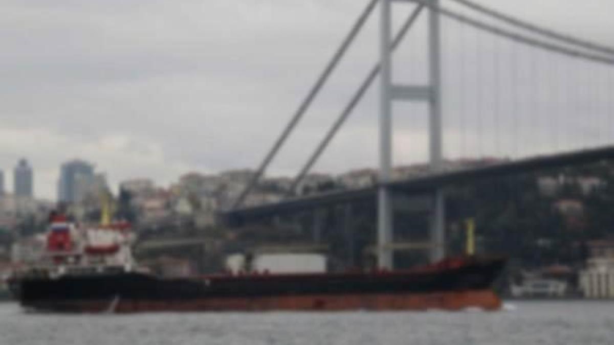 Rus gemisi Boğaz'dan geçti!